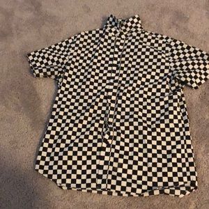 Checkered shirt with short sleeves and collar.